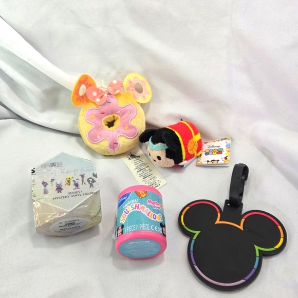 Disney Fun Bundle Mystery Toys Tsum Tsum Mini Food Plush Luggage Tag Pride 5 Pc - Picture 1 of 14